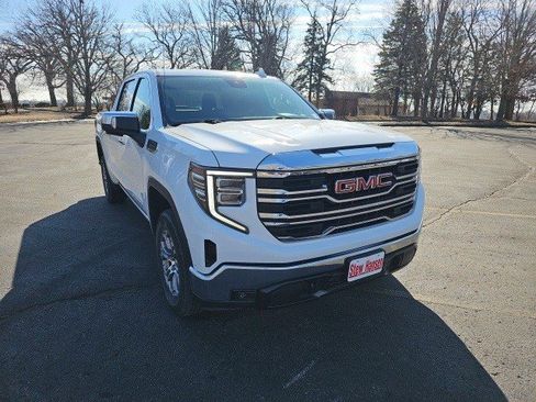 Used 2025 GMC Sierra 1500 SLT image 8