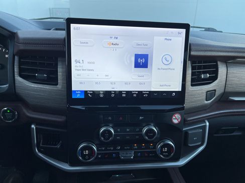 Used 2024 Ford Expedition Limited image 38