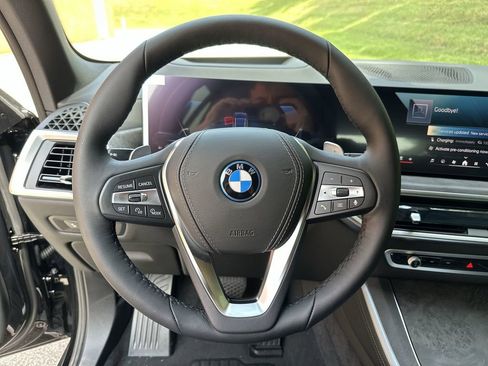 Used 2026 BMW X5 xDrive50e w/ Climate Comfort Package image 17