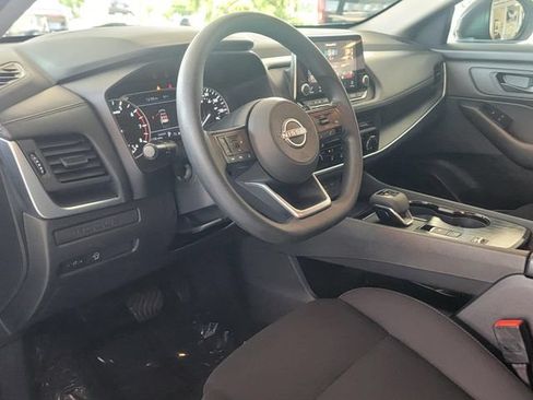 Used 2024 Nissan Rogue S FWD image 9