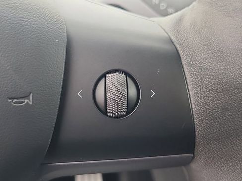 Used 2024 Tesla Model Y Performance image 10