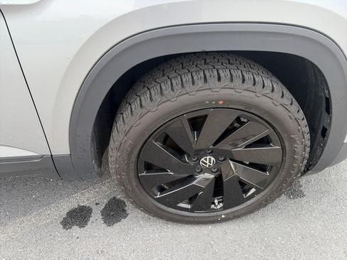 Used 2024 Volkswagen Atlas SE image 15