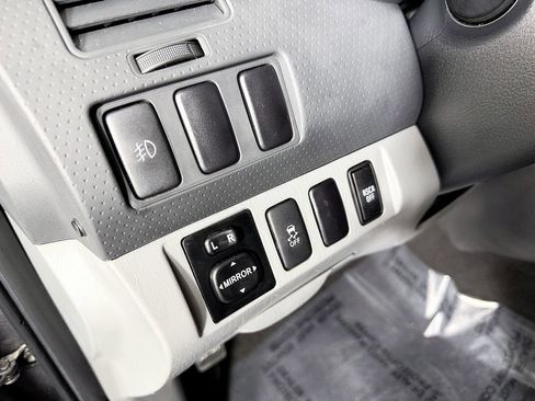 Used 2014 Toyota Tacoma w/ SR5 Package image 30