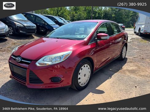 Used 2013 Ford Focus SE w/ SE Winter Pkg FWD image 2