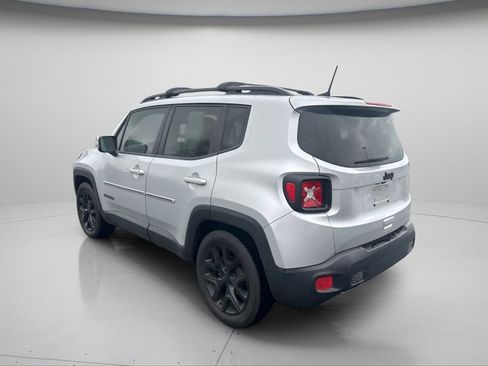 Used 2018 Jeep Renegade Altitude image 6