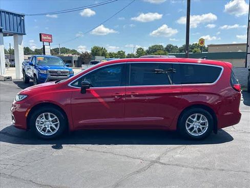 Used 2026 Chrysler Pacifica Select FWD image 7