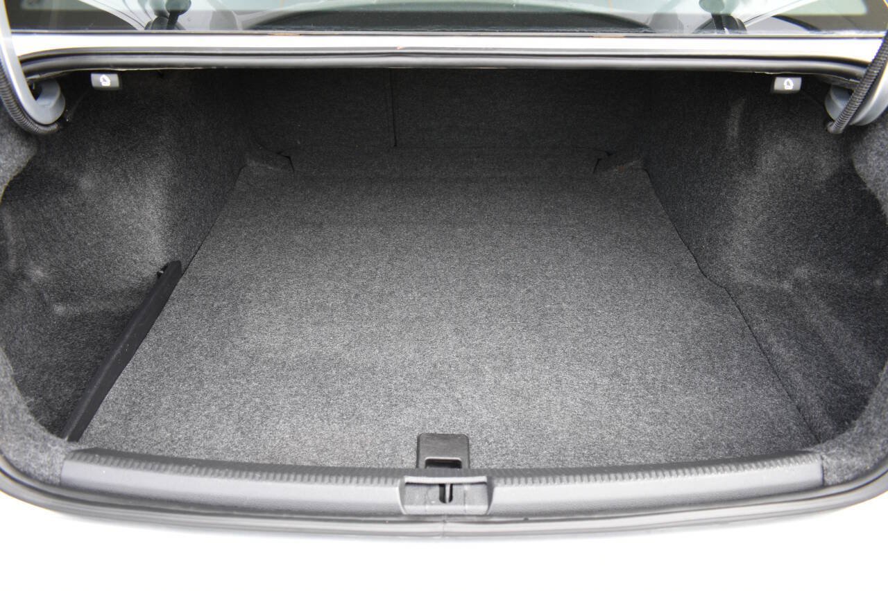 Used 2017 Volkswagen Passat 1.8T R-Line FWD image 10