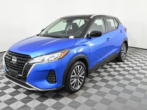 Used 2023 Nissan Kicks SV image 2