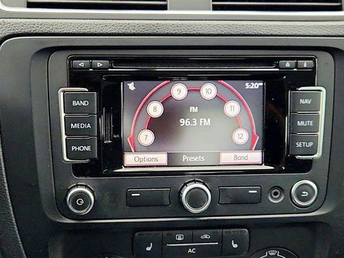 Used 2011 Volkswagen Jetta SEL image 19