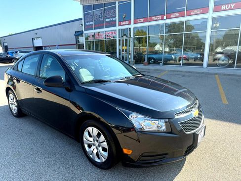 Used 2013 Chevrolet Cruze LS image 3