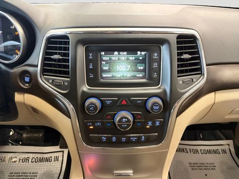 Used 2017 Jeep Grand Cherokee Laredo w/ Quick Order Package 23E AWD/4WD image 23
