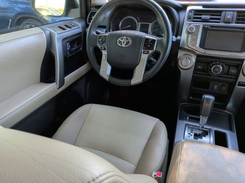 Used 2017 Toyota 4Runner SR5 Premium image 32