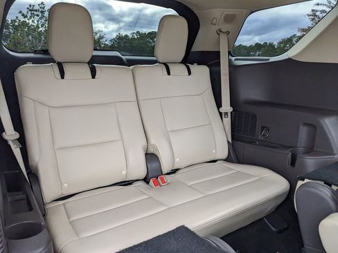 Used 2020 Ford Explorer Platinum w/ Premium Technology Package image 50