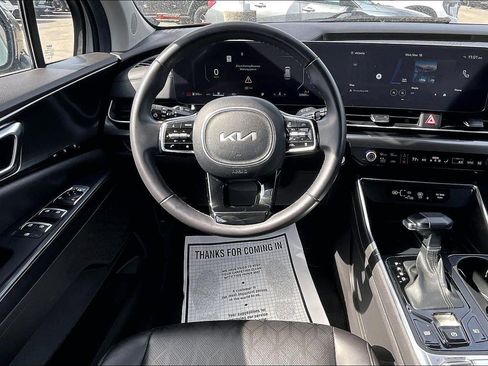 Used 2025 Kia Carnival SX w/ SX Dark Edition Package image 5