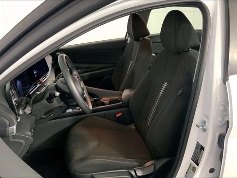 Used 2025 Hyundai Elantra SEL FWD image 25