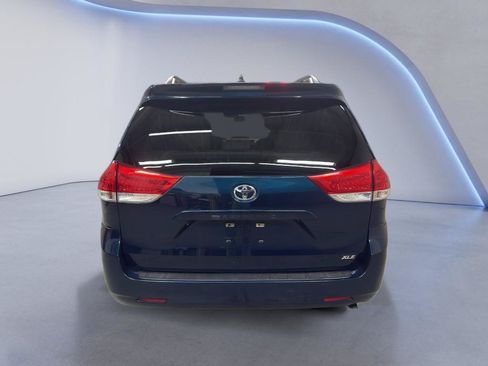 Used 2012 Toyota Sienna XLE w/ Entertainment Pkg FWD image 7
