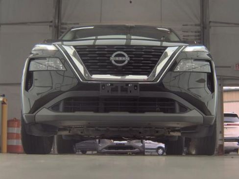 Used 2023 Nissan Rogue S AWD/4WD image 3