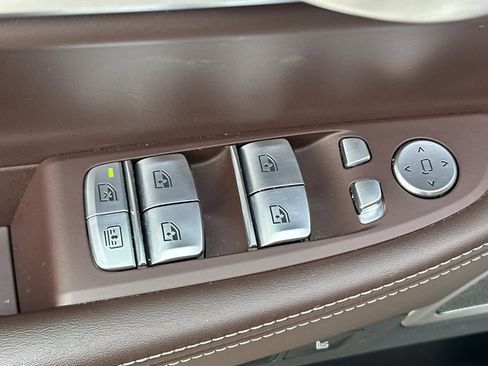 Used 2022 BMW 740i w/ M Sport Package image 13