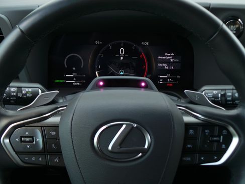 Used 2025 Lexus GX 550 w/ Cold Area Package AWD/4WD image 35