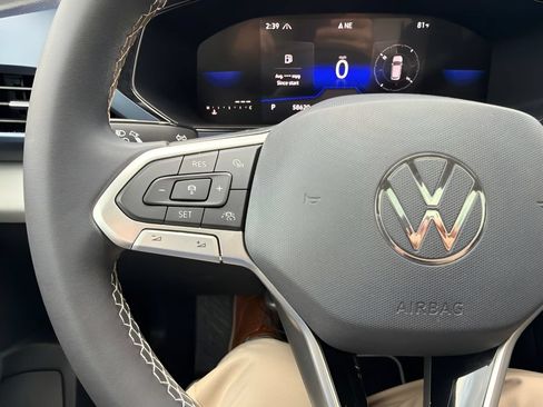 Used 2023 Volkswagen Taos SE w/ Panoramic Sunroof Package AWD/4WD image 14