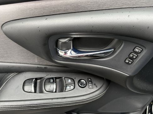 Used 2020 Nissan Murano SL w/ Moonroof Package AWD/4WD image 15