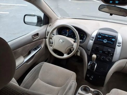 Used 2009 Toyota Sienna LE image 16