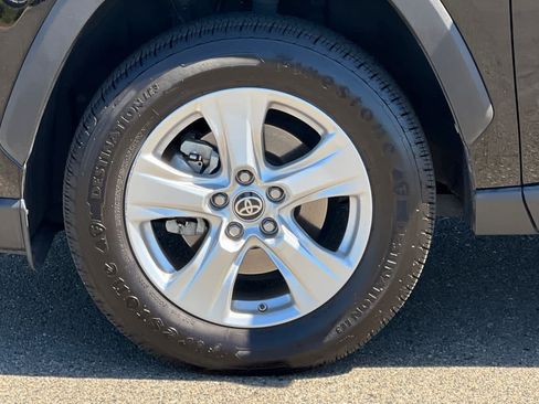 Used 2021 Toyota RAV4 LE AWD/4WD image 30