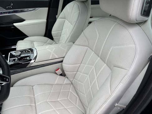 Used 2023 BMW 760i xDrive image 20