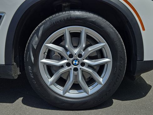 Used 2022 BMW X5 xDrive40i w/ Luxury Seating Package AWD/4WD image 8