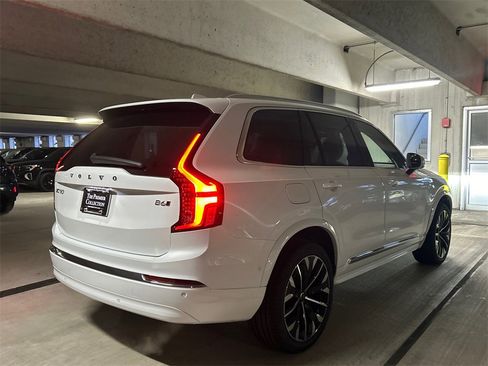 New 2026 Volvo XC90 B6 Ultra image 2