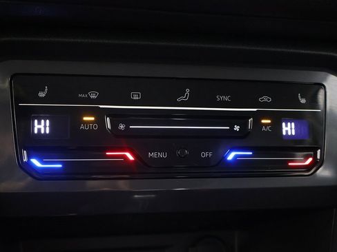 Used 2022 Volkswagen Tiguan SE image 45