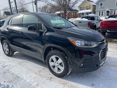 Used 2022 Chevrolet Trax LS w/ Tint and Cruise Package image 8