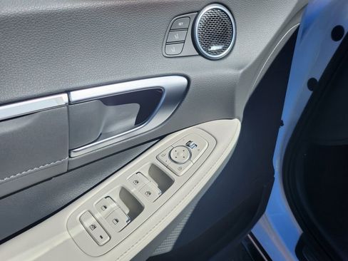 New 2025 Hyundai Sonata Limited image 32
