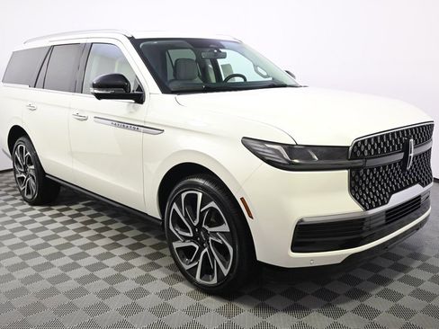New 2026 Lincoln Navigator Reserve AWD/4WD image 8