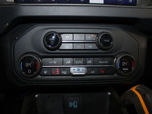 Used 2024 Ford Bronco Badlands image 34