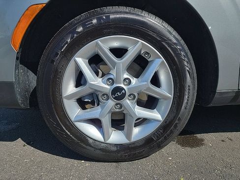 Used 2025 Kia Soul LX w/ LX Technology Package FWD image 18