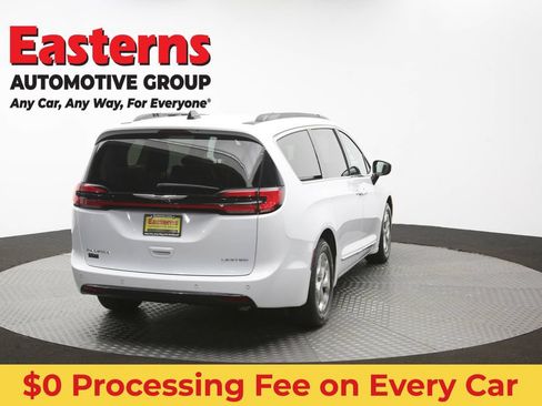 Used 2023 Chrysler Pacifica Limited FWD image 42