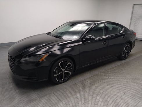 Used 2024 Nissan Altima 2.5 SR FWD image 2