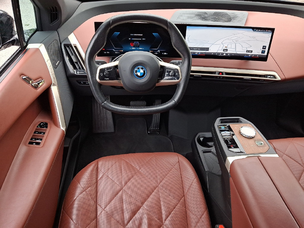 Used 2024 BMW iX xDrive50 w/ Convenience Package AWD/4WD image 11