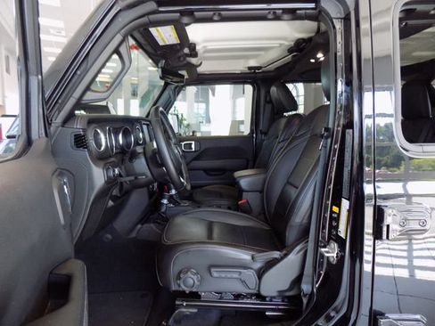 Used 2022 Jeep Wrangler Unlimited Sahara w/ LED Lighting Group AWD/4WD image 19