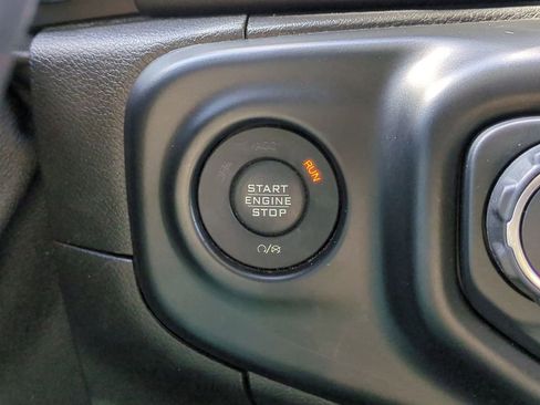 Used 2018 Jeep Wrangler Unlimited Sahara image 25