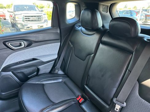 Used 2025 Jeep Compass Latitude AWD/4WD image 34