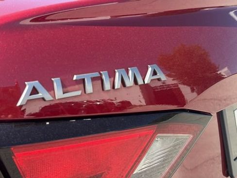 Used 2024 Nissan Altima 2.5 SR w/ SR Premium Package FWD image 39