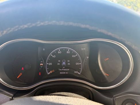 Used 2017 Jeep Grand Cherokee Limited image 15