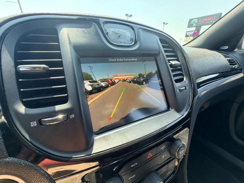 Used 2019 Chrysler 300 S AWD/4WD image 17