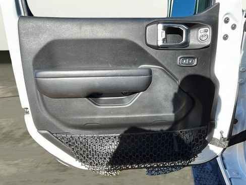 Used 2018 Jeep Wrangler Sport AWD/4WD image 15