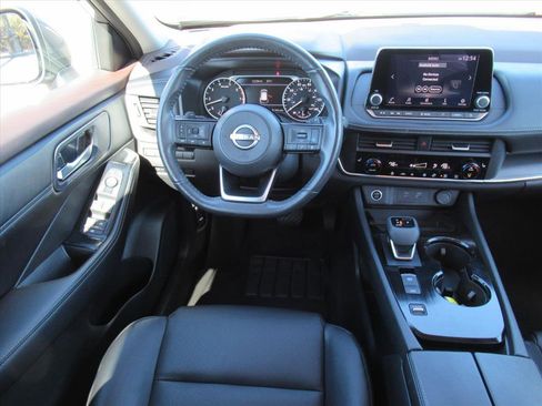 Used 2023 Nissan Rogue SV w/ SV Premium B Package image 12