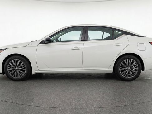 Used 2025 Nissan Altima 2.5 SV FWD image 5