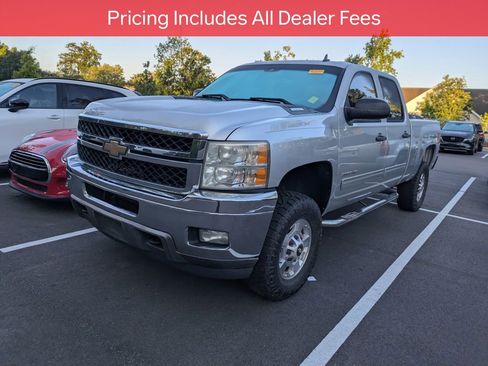 Used 2011 Chevrolet Silverado 2500 LT w/ Interior Plus Package AWD/4WD image 3