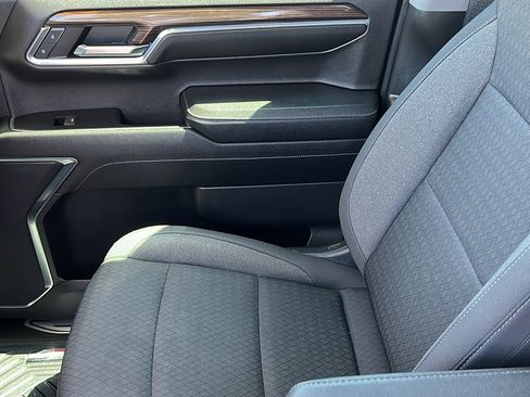 Used 2023 Chevrolet Silverado 1500 RST w/ Z71 Off-Road Package image 18